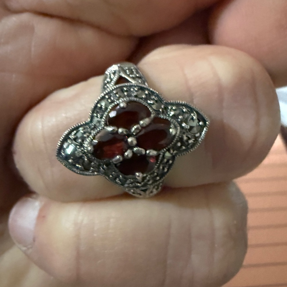 Source Unknown Ornate Silver Ring With Deep Red G… - image 3